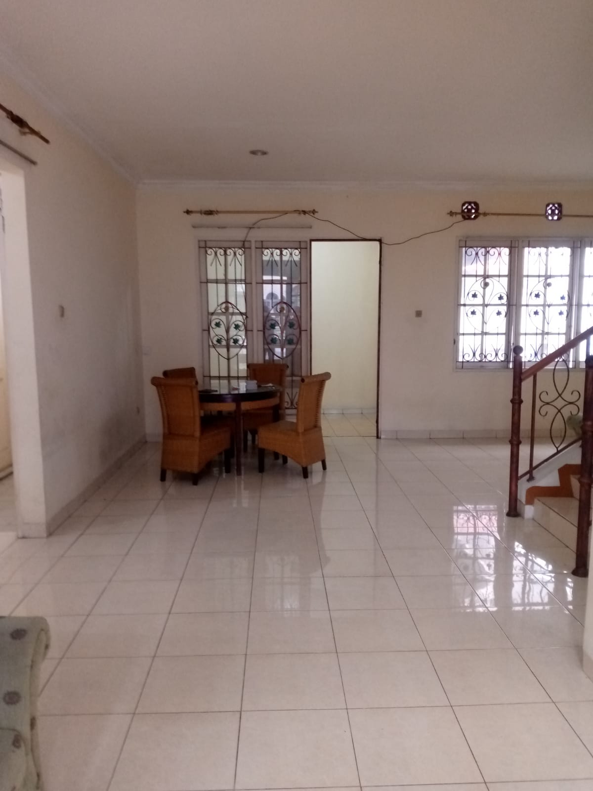 Rumah Disewakan Semi Furnished di Cluster Hawaii Deltamas Cikarang